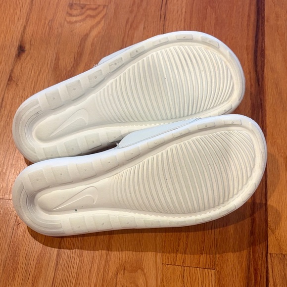 Nike Pale Green Slide Sandals with  Logo Women’s Size 8 - Picture 3 of 5